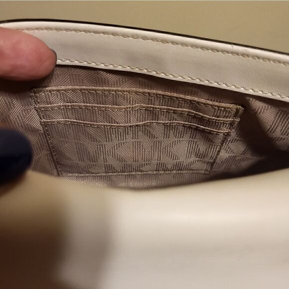 Auth.Michael Kors "Madelyn" White Leather Wristlet Clutch Gold Hardware Ret.$189 - Picture 7 of 11